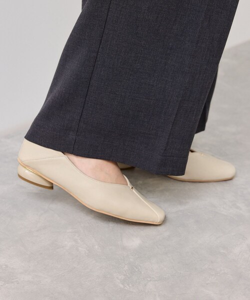 VIS(ビス)の「さっと履けるVカットバブーシュパンプス/2WAY(パンプス・レディース・ブラック/キナリ・L/M/S)」の19枚目の写真