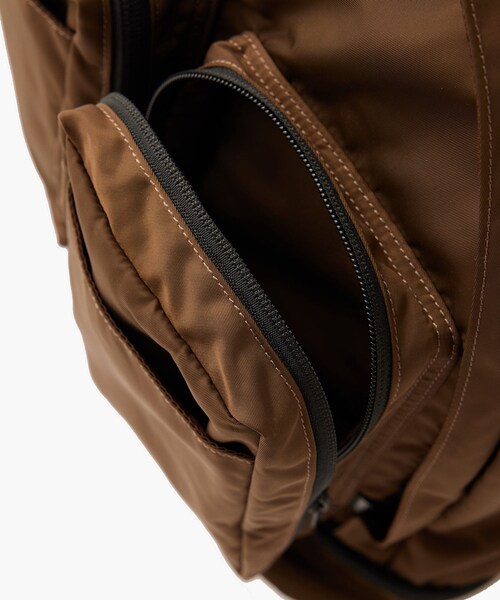 ADAM ET ROPE'（アダムエロペ）の「《別注》【FADEN/ファーデン】Partition Day Pack 012 Nico Ver.3（バックパック/リュック・メンズ・ダークブラウン・F）」の7枚目の写真