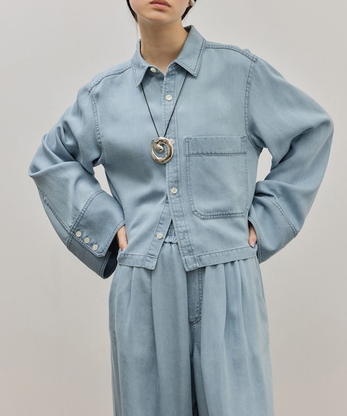 ADAM ET ROPE'(アダムエロペ)の「ライトデニムシャツ(シャツ/ブラウス・レディース・ブラック/ブルー系/サックス・F)」の3枚目の写真