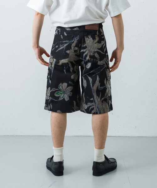 URBAN RESEARCH（アーバンリサーチ）の「Andersson Bell　FLOWER OVERLAY CARGO SHORTS（その他パンツ・メンズ・BLK/BEI・46/48）」の3枚目の写真