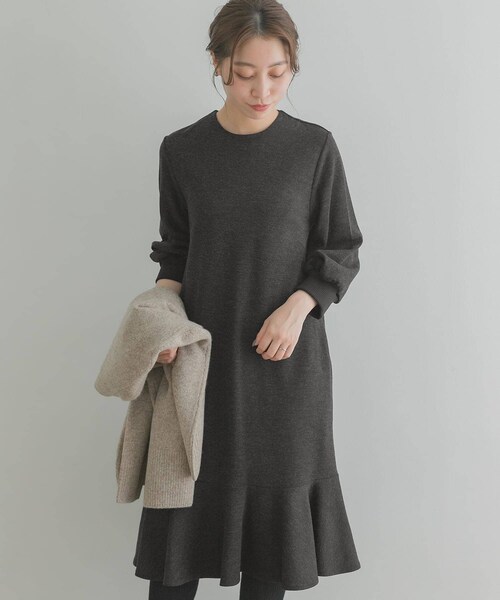 URBAN RESEARCH ROSSO（アーバンリサーチロッソ）の「『40サイズ/高身長向けも展開』F by ROSSO　裾フレアワンピース（ワンピース・レディース・L/BEIGE/BLACK/CHARCOAL/MARRON・38/40）」の22枚目の写真