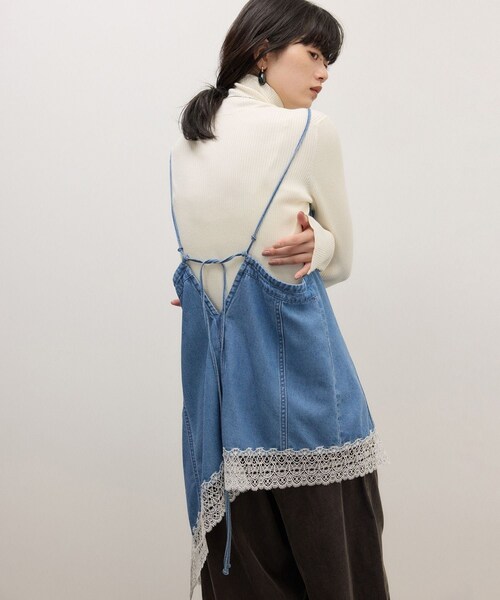 ADAM ET ROPE'(アダムエロペ)の「【WEB限定】レースコンビデニムキャミ(キャミソール・レディース・ブルー/サックス・F)」の14枚目の写真