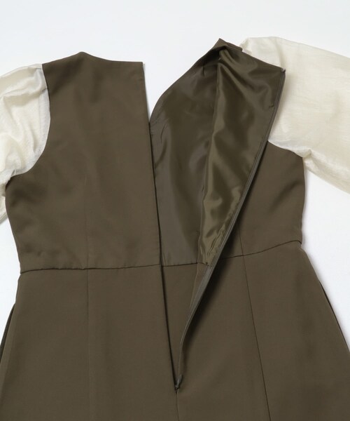 URBAN RESEARCH ROSSO（アーバンリサーチロッソ）の「ドッキングスリーブVネックワンピース（ワンピース・レディース・KHK×BRN/BL×BRONZE・FREE）」の20枚目の写真