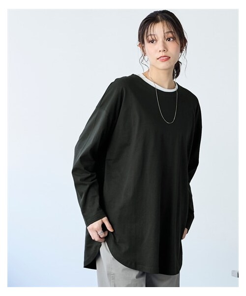 nissen（ニッセン）の「ＵＳＡコットンゆるシルエット裾ラウンドロング丈Ｔシャツ（毛玉防止・UVカット）＜大きいサイズ有＞(la farfa magazine掲載）（チュニック・レディース・黒/チャコールグレー/ライトグリーン/オフホワイト・S~M相当/L~LL相当/3L~4L相当/5L~6L相当/8L相当/10L相当）」の19枚目の写真