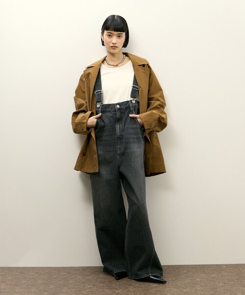 ADAM ET ROPE'(アダムエロペ)の「【サステナブル】2WAYデニムサロペット(サロペット/オーバーオール・レディース・ブラック/ブルー・36/38)」の2枚目の写真