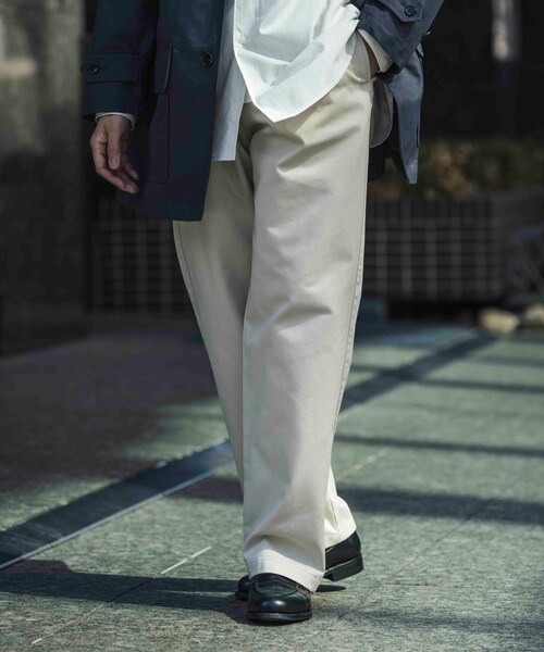 URBAN RESEARCH DOORS（アーバンリサーチドアーズ）の「『イージーケア』『速乾』2タックワイドチノパンツ（チノパンツ・メンズ・OFF/BEIGE/D.NAVY・M/L）」の6枚目の写真