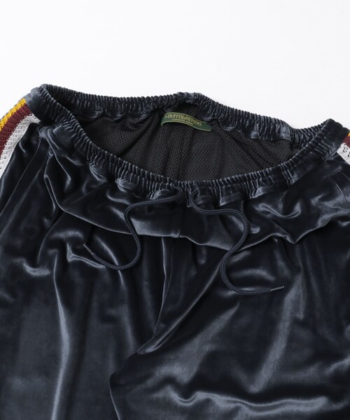 URBAN RESEARCH（アーバンリサーチ）の「The DUFFER N NEPHEWS　VELOUR TRACK PANTS（その他パンツ・メンズ・BLACK/NAVY・S/M）」の11枚目の写真