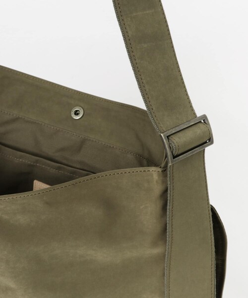URBAN RESEARCH（アーバンリサーチ）の「Hender Scheme　flap shoulder big（ショルダーバッグ・メンズ・black/beige/khaki・FREE）」の13枚目の写真