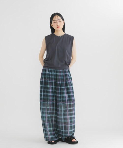 KBF（ケイビーエフ）の「ショルダータックカットソー（タンクトップ・レディース・CHARCOAL/OFF/L.BLUE・One）」の17枚目の写真