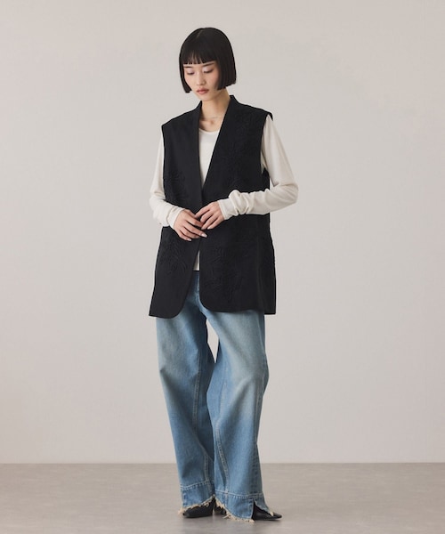 ADAM ET ROPE'（アダムエロペ）の「エンブロイダリージレ（ベスト・レディース・ブラック/キナリ・F）」の6枚目の写真