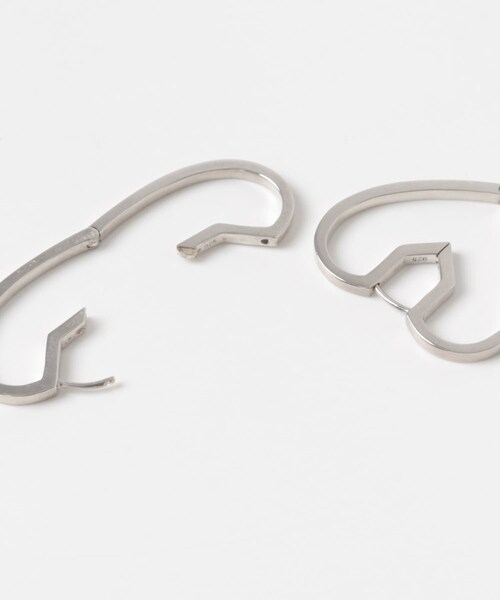 URBAN RESEARCH(アーバンリサーチ)の「PLOW Hug Heart Hoop Pierce M(ピアス(両耳用)・レディース・SILVER・-)」の5枚目の写真