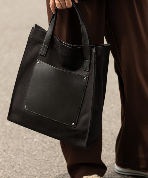 ITEMS URBANRESEARCH（アイテムズ アーバンリサーチ）の「キャンバス × フェイクレザー トートバッグ（トートバッグ・メンズ・BLK/OFF・-）」の13枚目の写真