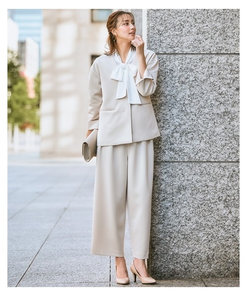 nissen（ニッセン）の「【レディーススーツ】ダンボールニット素材ノーカラースーツ（ジャケット＋ワイドパンツ）＜大きいサイズ有＞（フォーマルスーツ/小物・レディース・黒/ライトベージュ・S/M/L/LL/3L/4L/5L）」の4枚目の写真
