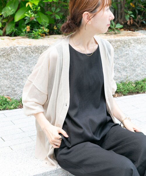 ITEMS URBANRESEARCH（アイテムズ アーバンリサーチ）の「シアーVネックニットカーディガン（カーディガン/ボレロ・レディース・GREGE/BLK/MNT/MOC・FREE）」の2枚目の写真