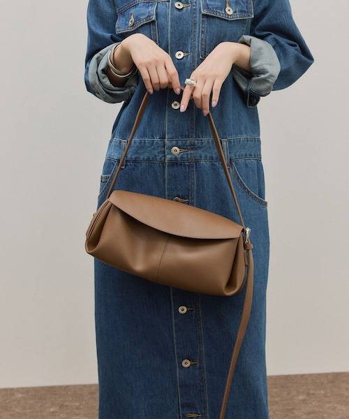 ADAM ET ROPE'（アダムエロペ）の「【サステナブル】フラップショルダーバッグ（ショルダーバッグ・レディース・ブラック/ブラウン・F）」の11枚目の写真