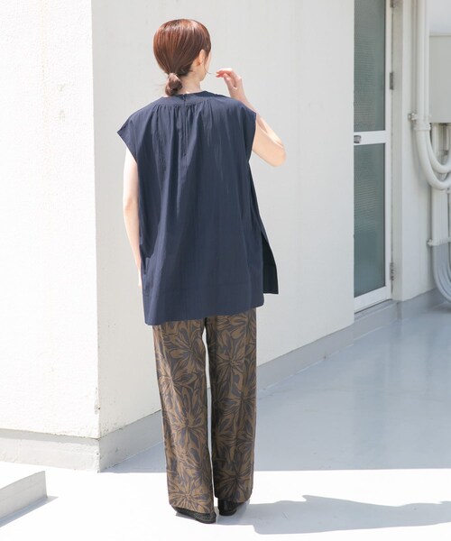 ITEMS URBANRESEARCH（アイテムズ アーバンリサーチ）の「サイドスリットフレンチブラウス（シャツ/ブラウス・レディース・RENGA/OFF/NVY・FREE）」の18枚目の写真