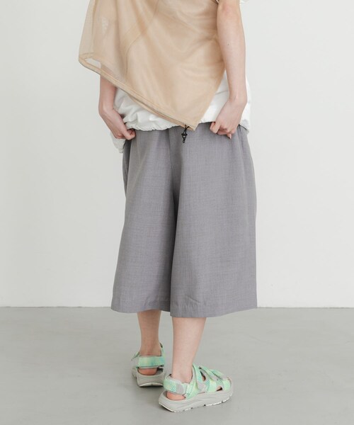 EKAL（エカル）の「『UR TECH DRYLUXE』ハイツイストワイドバミューダパンツ（その他パンツ・レディース・グレー/ネイビー/ブルーグレー・One）」の10枚目の写真