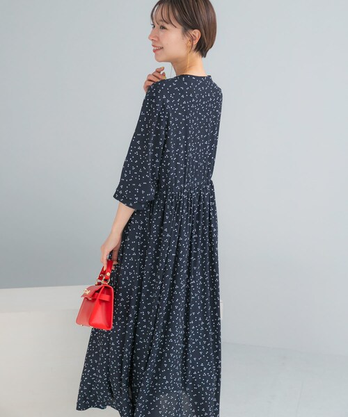 URBAN RESEARCH ROSSO（アーバンリサーチロッソ）の「『WEB限定』ランダムドットボリュームワンピース（ワンピース・レディース・NAVY/BLACK・Free）」の19枚目の写真
