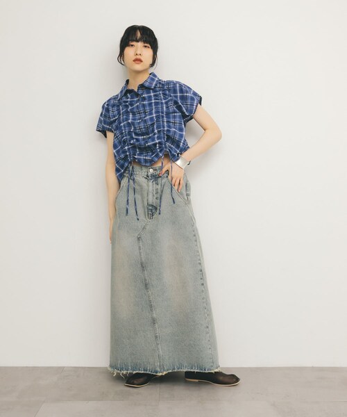 KBF（ケイビーエフ）の「バックスリットデニムスカート（デニムスカート・レディース・FADE BLUE/L.BLUE/BROWN・one）」の17枚目の写真