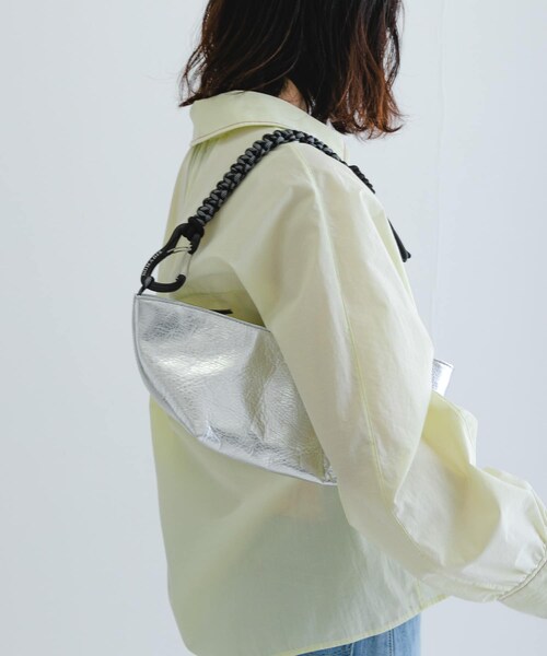 URBAN RESEARCH(アーバンリサーチ)の「NOMADIS YACHT(ショルダーバッグ・レディース・SILVER/METAL PINK・one)」の3枚目の写真