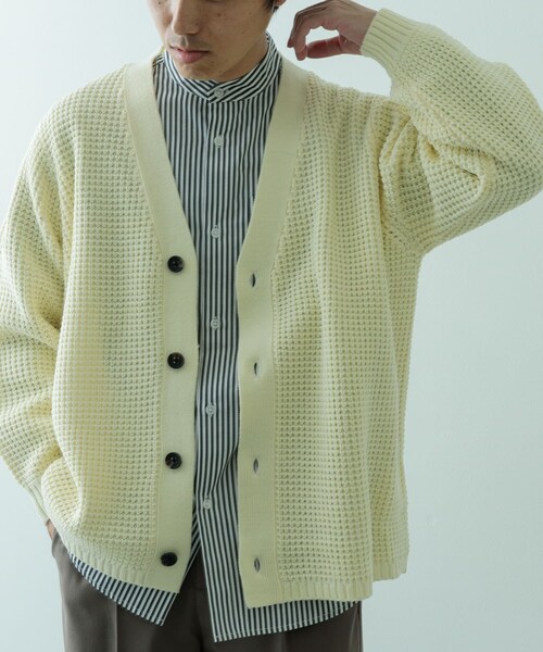 ITEMS URBANRESEARCH(アイテムズ アーバンリサーチ)の「ワッフル編み Vネックニットカーディガン(カーディガン/ボレロ・メンズ・MOC/OFF/BLK/CHA/OLV・S/M/L)」の13枚目の写真