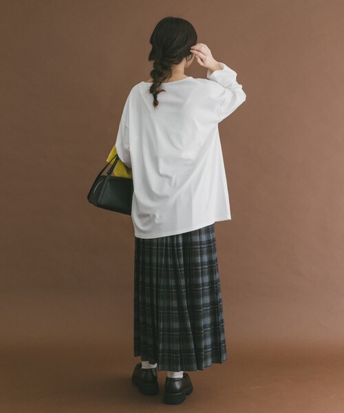 ITEMS URBANRESEARCH（アイテムズ アーバンリサーチ）の「シルケットボートネックロンTシャツ（Tシャツ/カットソー・レディース・WHT/BLK/CHA・Free）」の8枚目の写真