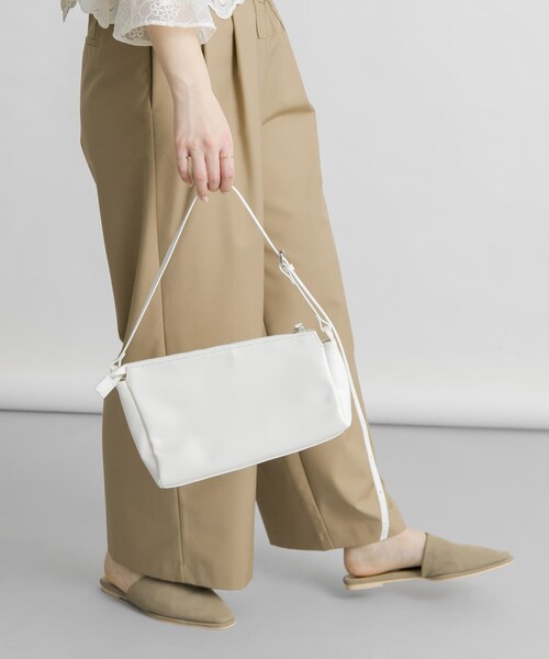KBF（ケイビーエフ）の「アシンメトリースリムショルダーBAG（ショルダーバッグ・レディース・BLACK/IVORY/CAMEL・one）」の6枚目の写真