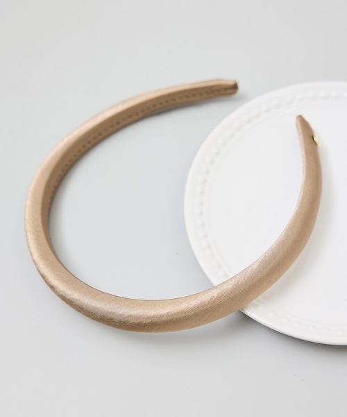 ROPE' PICNIC（ロペピクニック）の「プレート付きサテンカチューシャ（カチューシャ・レディース・ブラック/ブラウン系/ベージュ系・F）」の3枚目の写真