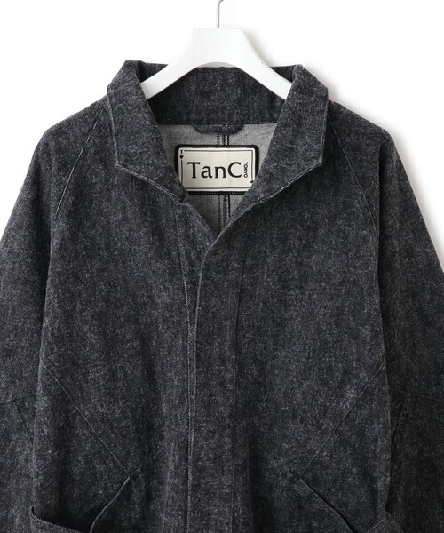 ADAM ET ROPE'(アダムエロペ)の「【J’aDoRe限定】【TanC(タンク)】BRUSHED INDIGO DENIM COAT(デニムジャケット・レディース・ブラック・1)」の4枚目の写真