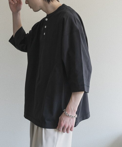 SENSE OF PLACE by URBAN RESEARCH（センスオブプレイスバイアーバンリサーチ）の「『別注』Healthknit×SENSE OF PLACE　ヘンリーネックTシャツ（Tシャツ/カットソー・メンズ・BLACK/TOP  GRAY/OATMEAL・M/L）」の6枚目の写真