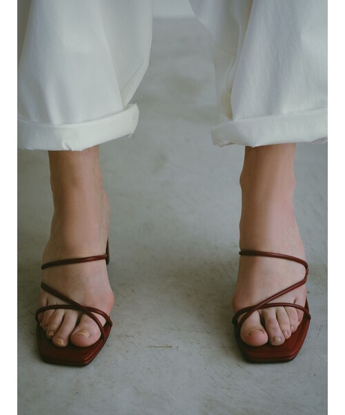 ELENDEEK（エレンディーク）の「ASYME STRAP SANDAL（サンダル・レディース・ブラック/ボルドー・37/38）」の8枚目の写真