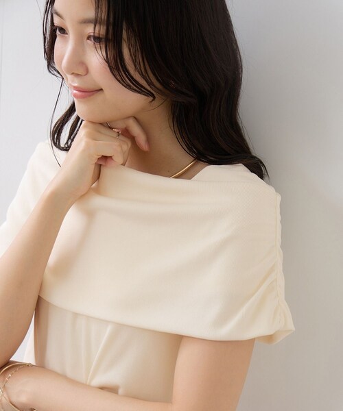 VIS(ビス)の「サイドギャザーオフショルダーカットソー/接触冷感(Tシャツ/カットソー・レディース・キナリ/ダークブラウン/ライトグリーン/レッド・F)」の10枚目の写真