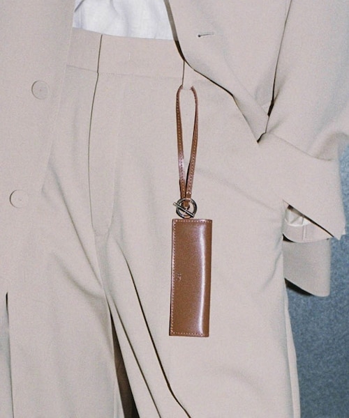 ADAM ET ROPE'(アダムエロペ)の「【PFT】Coin Charm(コインケース・レディース・ブラック/ベージュ系・F)」の2枚目の写真