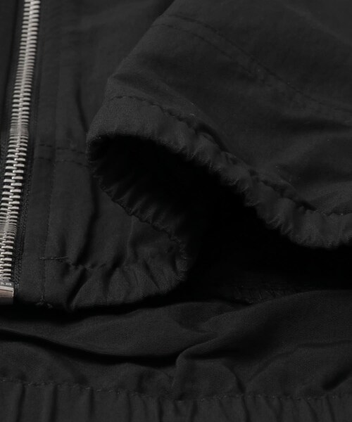 URBAN RESEARCH DOORS(アーバンリサーチドアーズ)の「NIKE NSW エブリシング ウーヴン RPL UV(ブルゾン・レディース・ホワイト/ブラック・S)」の10枚目の写真