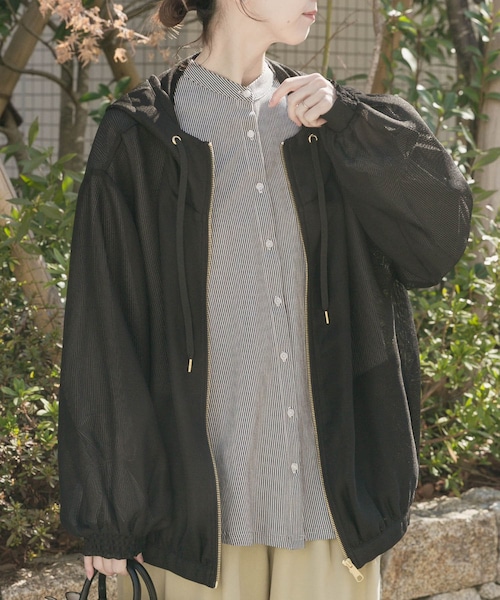 ITEMS URBANRESEARCH（アイテムズ アーバンリサーチ）の「『イージーケア』メッシュマウンテンパーカー(楽着シリーズ)（マウンテンパーカー・レディース・BLK/WHT/KHK・Free）」の2枚目の写真