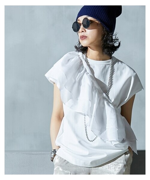 nissen（ニッセン）の「大きいサイズ フリル衿付フレンチスリーブＴシャツ GEVS.（Tシャツ/カットソー・レディース・オフホワイト/ベージュ/黒・6L/8L/10L）」の3枚目の写真