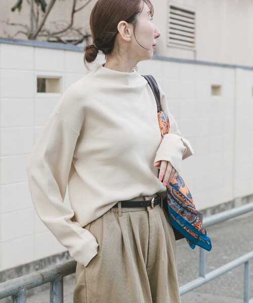 ITEMS URBANRESEARCH（アイテムズ アーバンリサーチ）の「『イージーケア/静電気防止』ボトルネックニットプルオーバー（ニット/セーター・レディース・OFF/MNT/GRY・Free）」の5枚目の写真