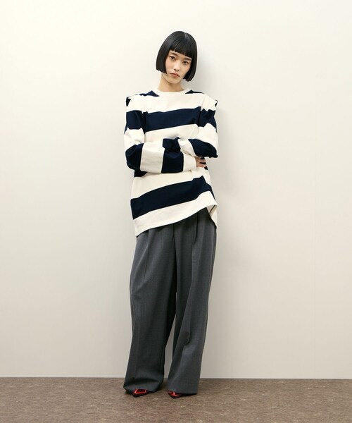 ADAM ET ROPE'(アダムエロペ)の「【PHEENY(フィーニー)】別注 Heavy weight border tucked sleeve(Tシャツ/カットソー・レディース・ネイビー/ワイン系・F)」の4枚目の写真