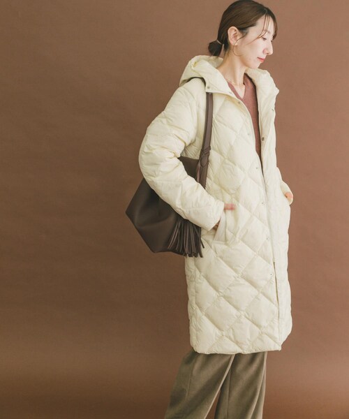 ITEMS URBANRESEARCH（アイテムズ アーバンリサーチ）の「TAION　HOOD LONG DOWN JACKET（その他アウター・レディース・BLK/OFF/D.CHOCO・M/L/XL）」の19枚目の写真