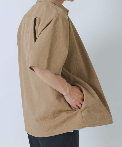 ITEMS URBANRESEARCH（アイテムズ アーバンリサーチ）の「『接触冷感/イージーケア/吸水速乾/撥水/防汚』高機能シアサッカー サイドストレージシャツ(楽着シリーズ)（シャツ/ブラウス・メンズ・BLACK/BEIGE/L.BLUE・M/L）」の22枚目の写真