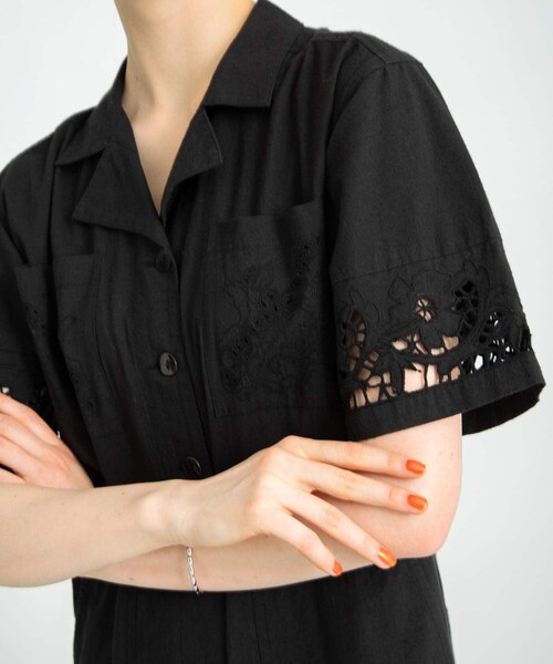 URBAN RESEARCH Sonny Label（アーバンリサーチサニーレーベル）の「エンブロイダリーコットンオールインワン（サロペット/オーバーオール・レディース・チャコールブラウン/ブラック・36/38）」の4枚目の写真