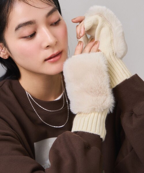 VIS（ビス）の「フィンガーレスファーアームウォーマー（手袋・レディース・キナリ/ベージュ・F）」の4枚目の写真