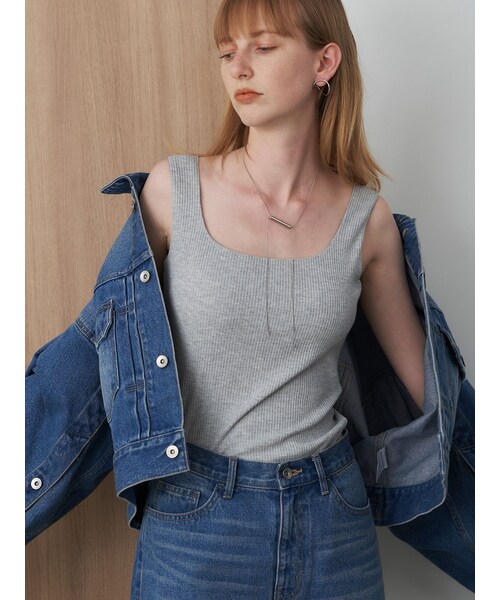 ELENDEEK（エレンディーク）の「SQUARE NECK PAD TANK TOP（Tシャツ/カットソー・レディース・オフホワイト/ライトグレー/グレー/ブラック/ピンク/イエロー/ネイビー/パープル/ブラウン/ベージュ・F）」の14枚目の写真