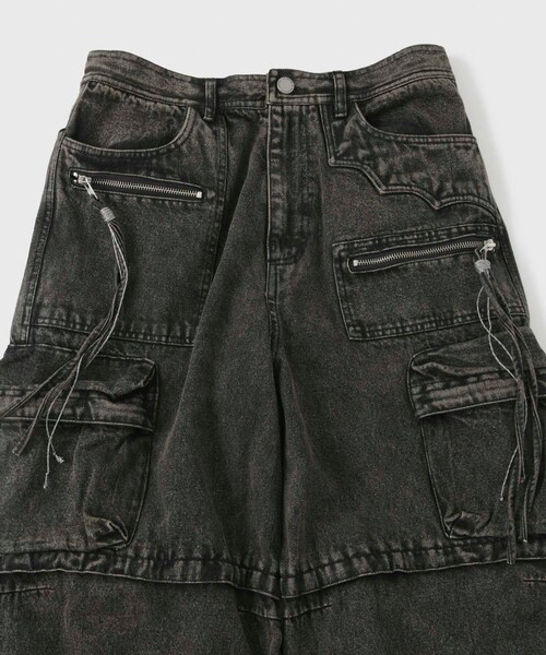 ADAM ET ROPE'（アダムエロペ）の「【FACCIES/ファッチーズ】MULTI-POCKET DENIM CARGO（カーゴパンツ・メンズ・ブラック/ブルー系・1/2）」の6枚目の写真