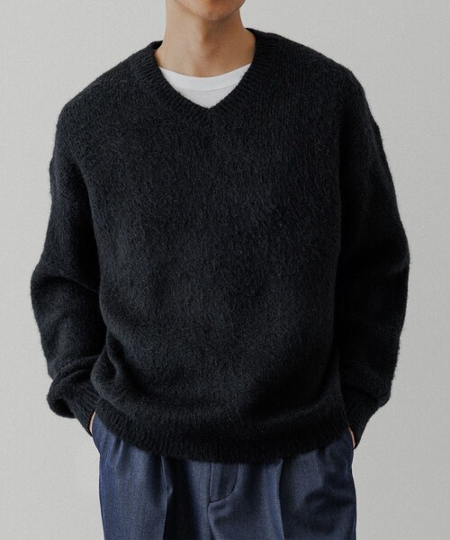 ADAM ET ROPE'（アダムエロペ）の「モヘアミックス オーバーサイズ Vネックニット（ニット/セーター・メンズ・ブラック/キャメル/レッド・L/M）」の16枚目の写真