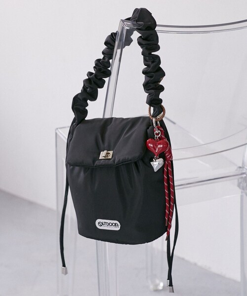 VIS(ビス)の「WEB限定追加【OUTDOOR PRODUCTS】VIS別注ドロストミニショルダーバッグ(ショルダーバッグ・レディース・ブラック/キナリ/ピンク系/ブラック系/オフホワイト/シルバー・F)」の11枚目の写真