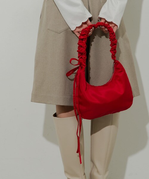 SMELLY（スメリー）の「ギャザーワンハンドルバッグ（ハンドバッグ・レディース・RED/IVO/BLK・-）」の4枚目の写真