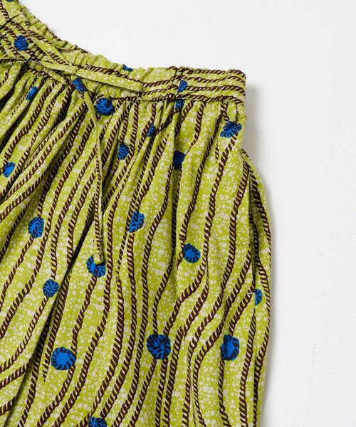 URBAN RESEARCH DOORS(アーバンリサーチドアーズ)の「Le GLAZIK TUCK GATHERED SKIRT(スカート・レディース・LIME/GREEN・36)」の5枚目の写真