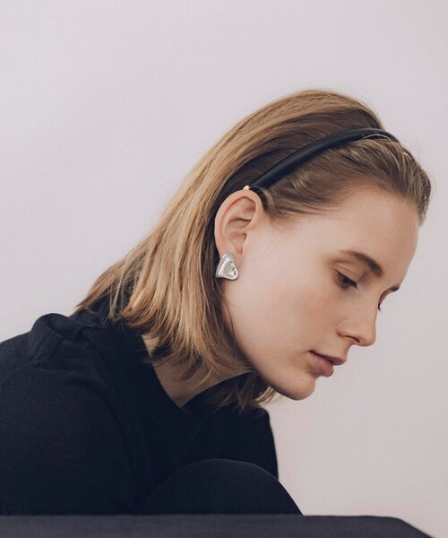 URBAN RESEARCH（アーバンリサーチ）の「IRIS47　nocturne head band（カチューシャ・レディース・BLACK・-）」の2枚目の写真