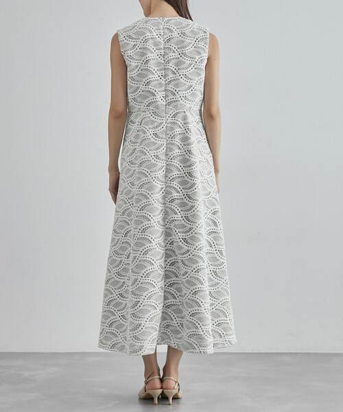ROPE'（ロペ）の「【一部店舗限定】【ESTAR TEKSTIL】ケミカルレース×シャンタンフレアーワンピース（ワンピース・レディース・ホワイト系/ネイビー系・36/38）」の21枚目の写真